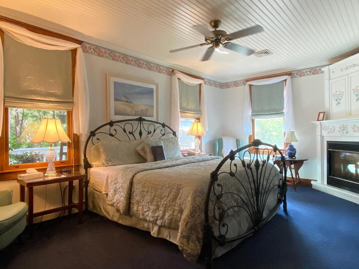 Palmer House Inn Фолмут Экстерьер фото