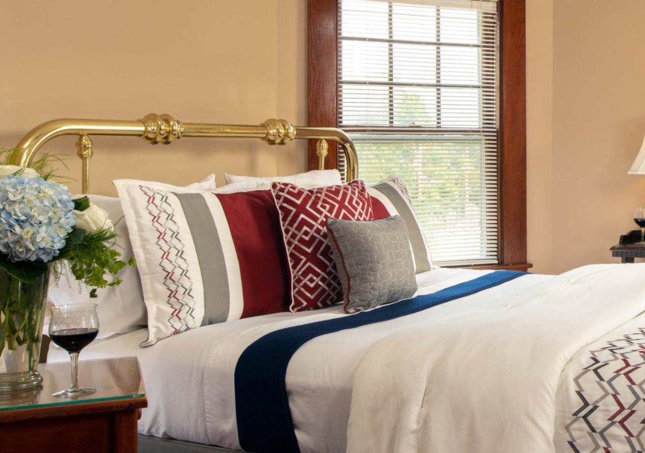 Palmer House Inn Фолмут Номер фото