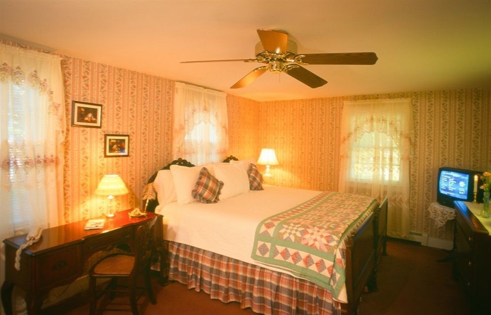 Palmer House Inn Фолмут Экстерьер фото