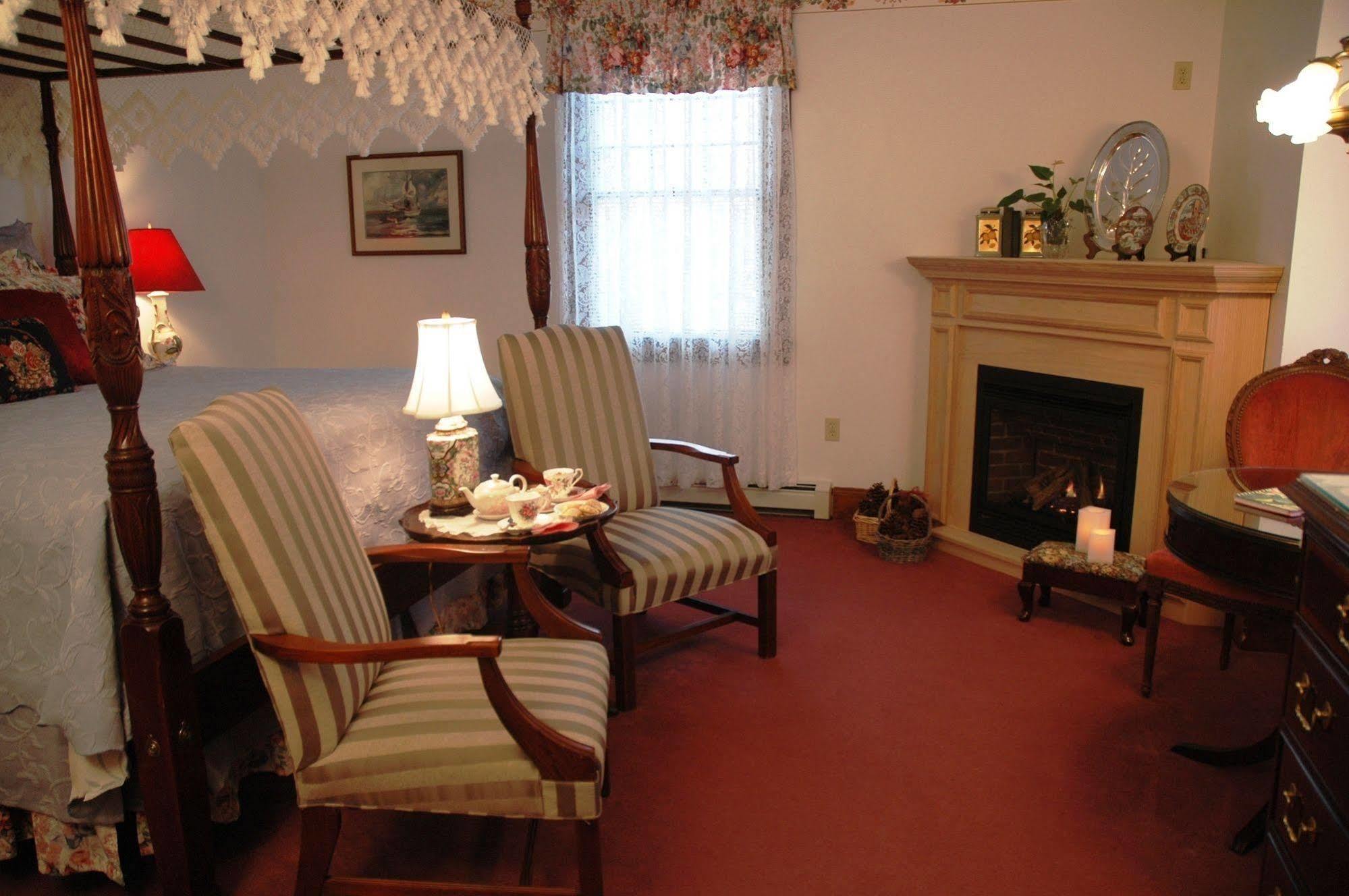 Palmer House Inn Фолмут Экстерьер фото