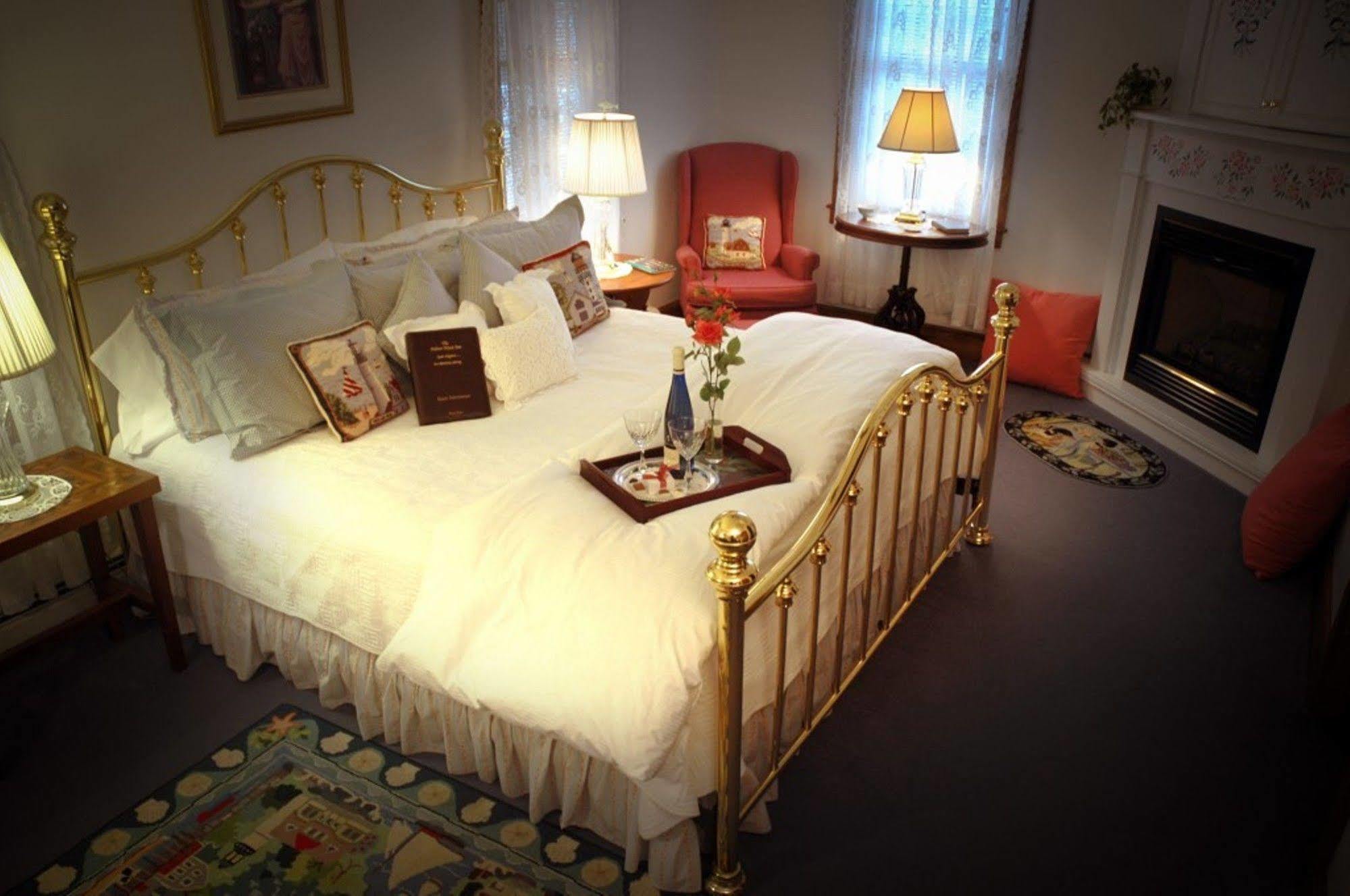 Palmer House Inn Фолмут Экстерьер фото