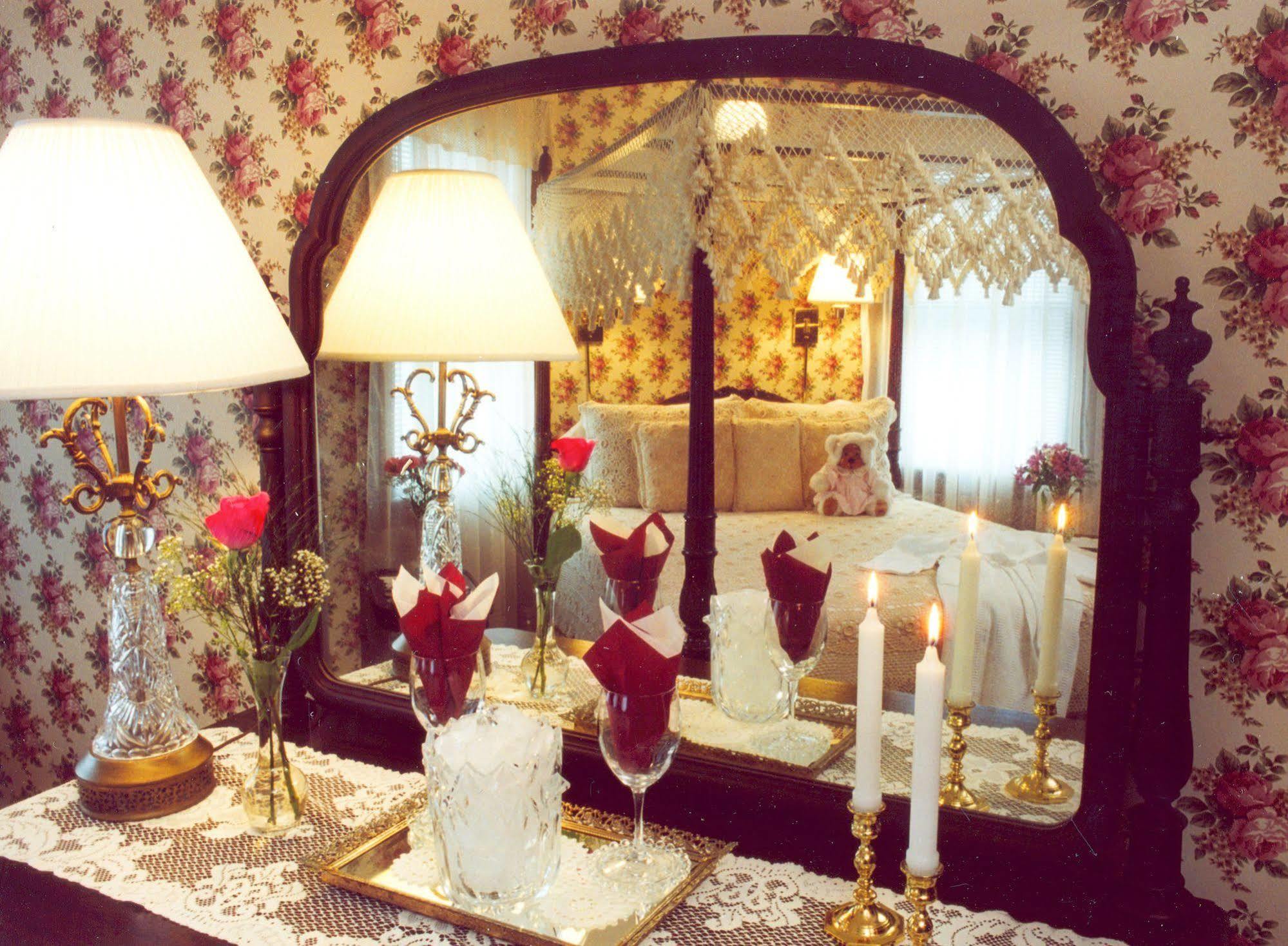 Palmer House Inn Фолмут Экстерьер фото