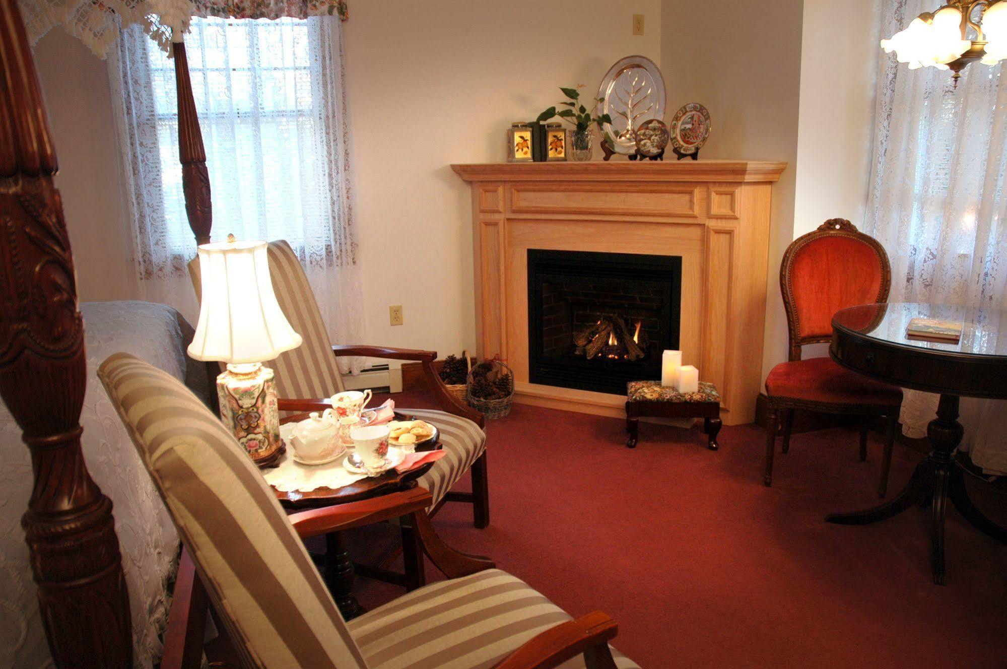 Palmer House Inn Фолмут Экстерьер фото