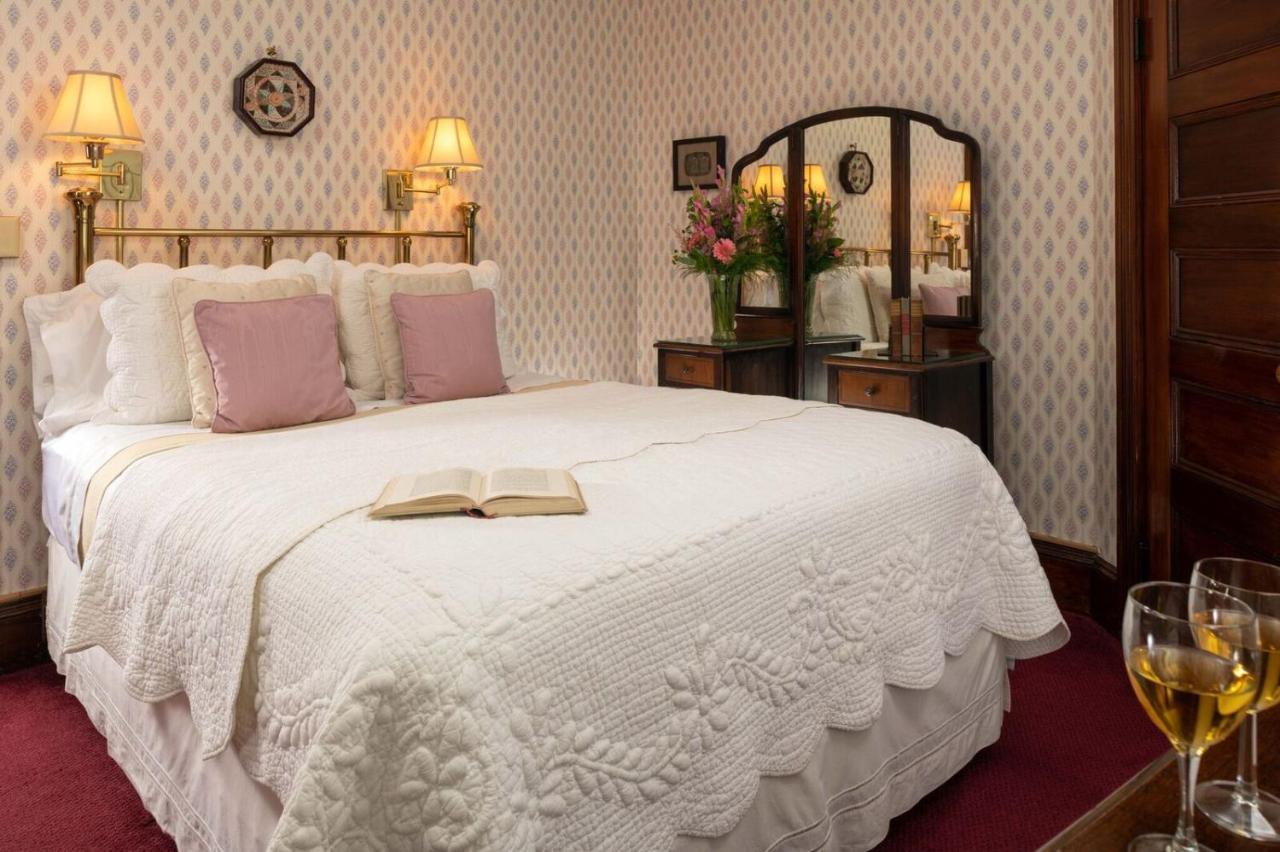 Palmer House Inn Фолмут Экстерьер фото