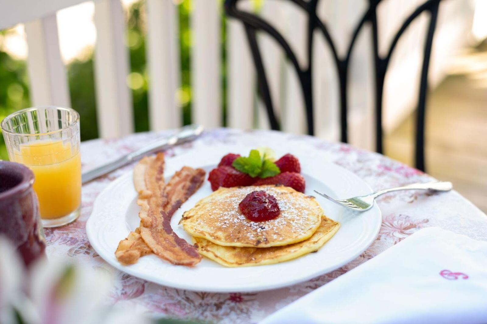 Palmer House Inn Фолмут Экстерьер фото