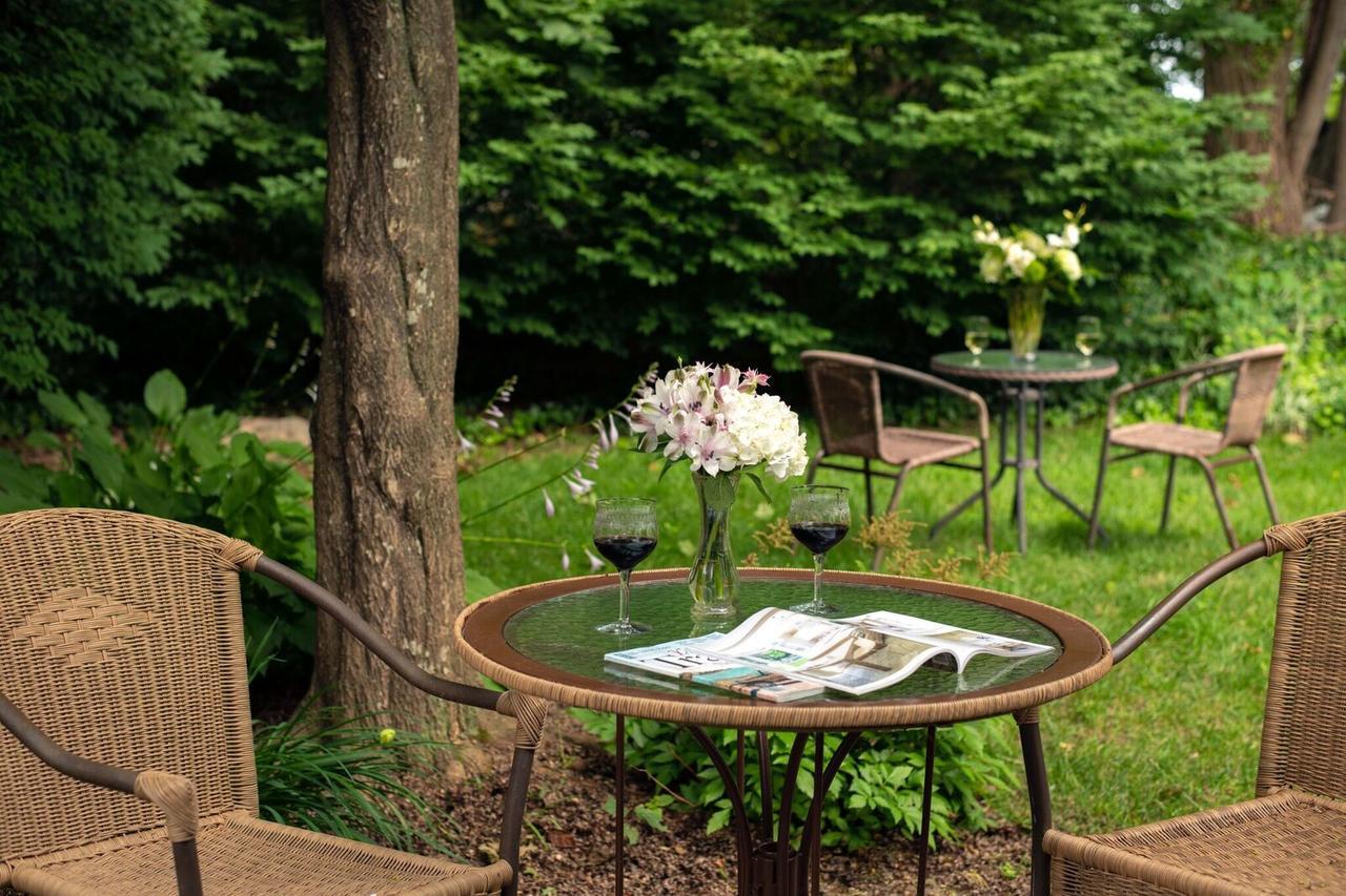 Palmer House Inn Фолмут Экстерьер фото