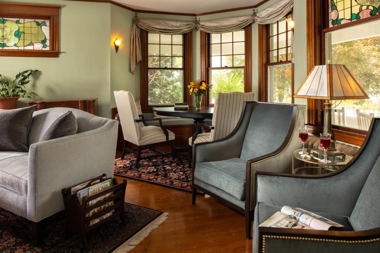 Palmer House Inn Фолмут Экстерьер фото