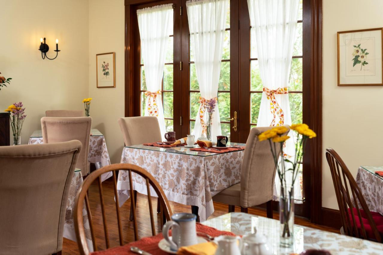 Palmer House Inn Фолмут Экстерьер фото