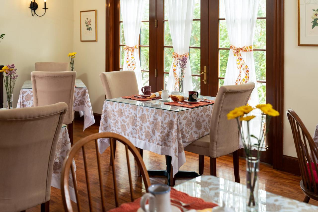 Palmer House Inn Фолмут Экстерьер фото