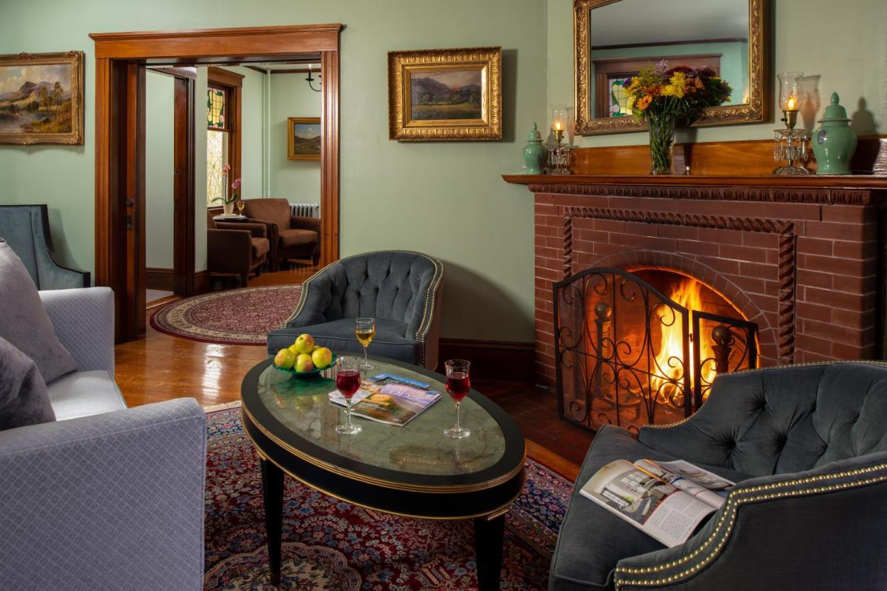 Palmer House Inn Фолмут Экстерьер фото