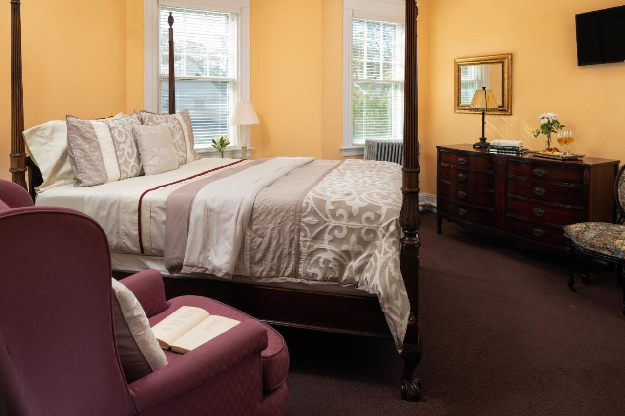 Palmer House Inn Фолмут Экстерьер фото