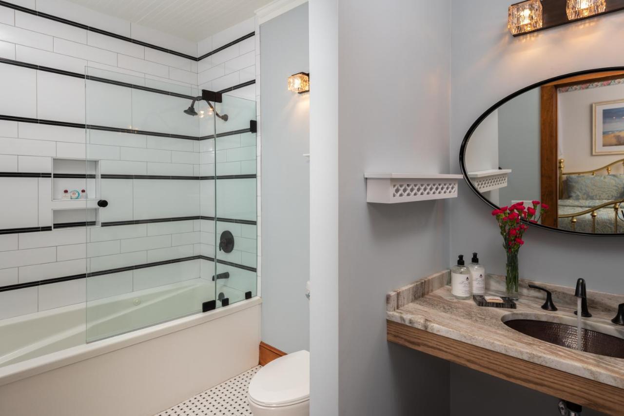 Palmer House Inn Фолмут Экстерьер фото