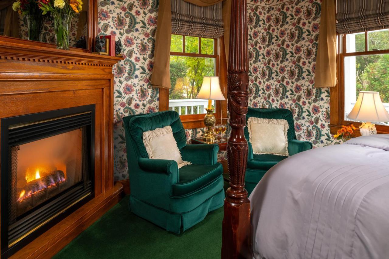 Palmer House Inn Фолмут Экстерьер фото