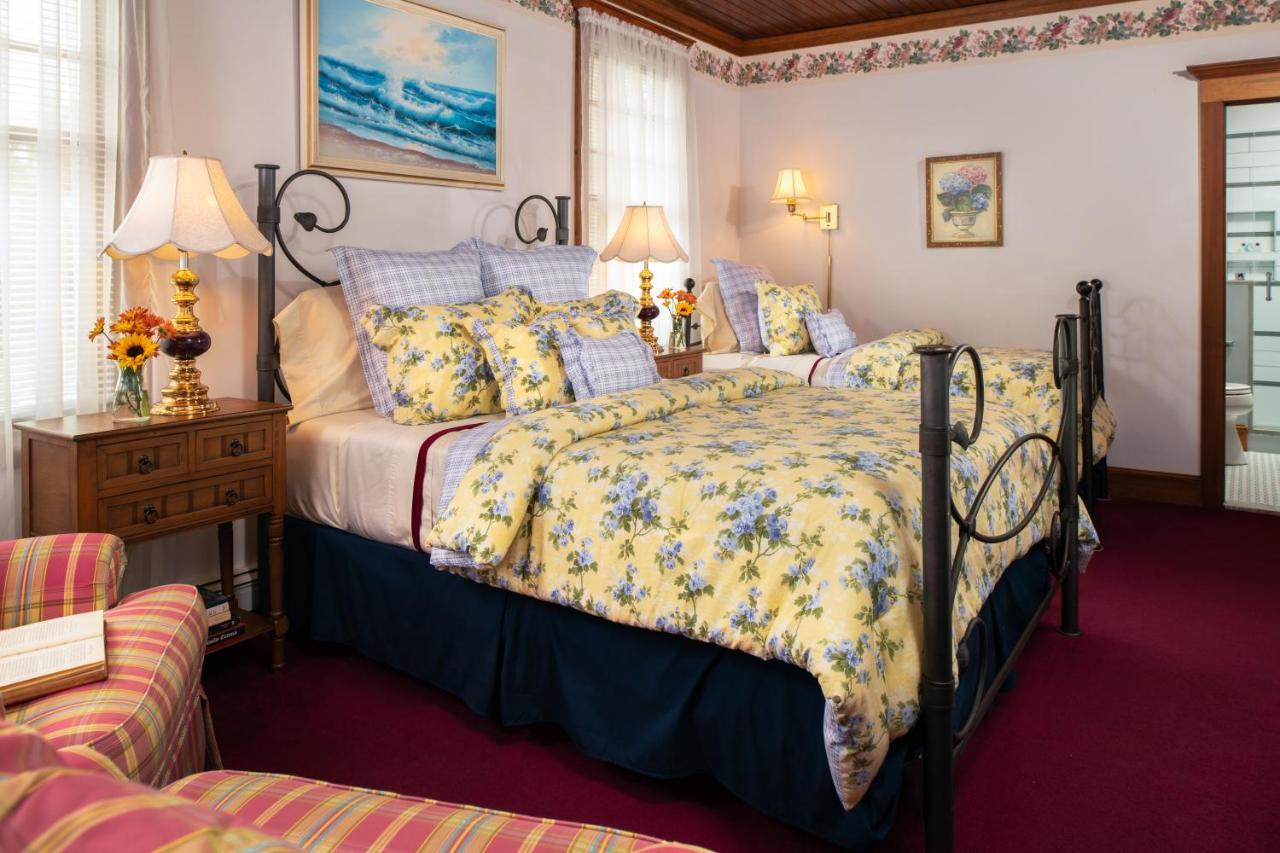 Palmer House Inn Фолмут Экстерьер фото