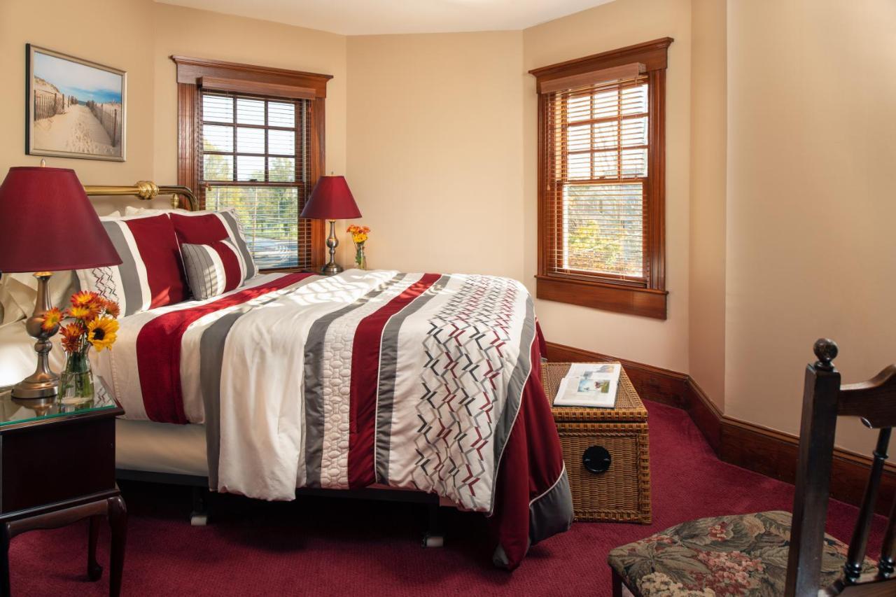 Palmer House Inn Фолмут Экстерьер фото