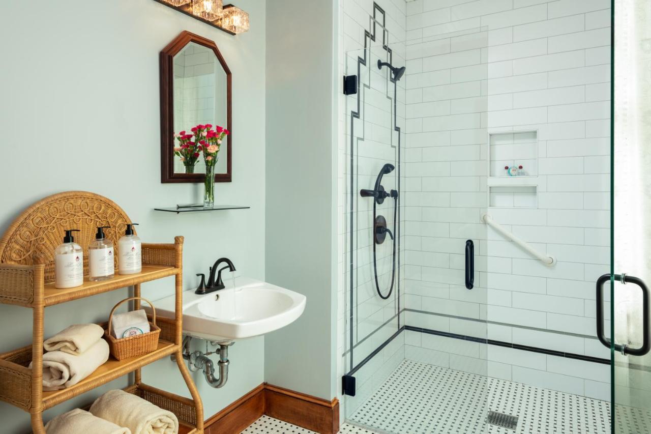 Palmer House Inn Фолмут Экстерьер фото