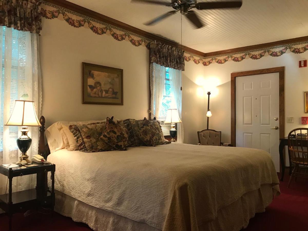 Palmer House Inn Фолмут Экстерьер фото