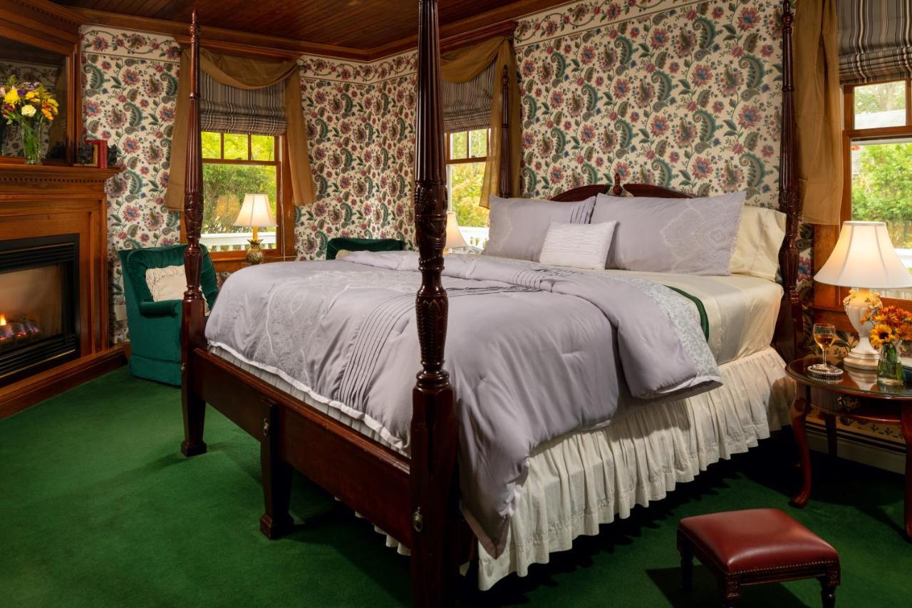 Palmer House Inn Фолмут Экстерьер фото